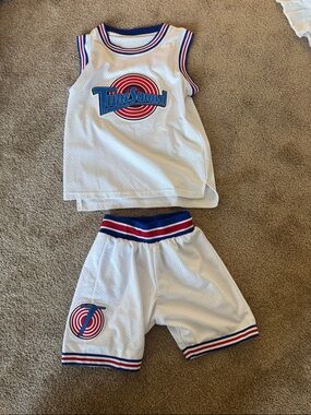 Jordan White Tune Squad Basketball Jersey & Shorts Set - Kids